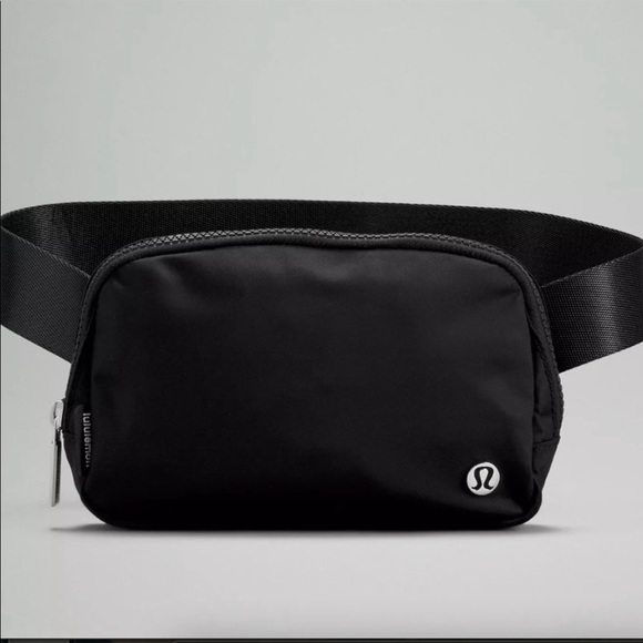 NEW Lululemon Everywhere Belt Bag Black - Picture 3 of 17